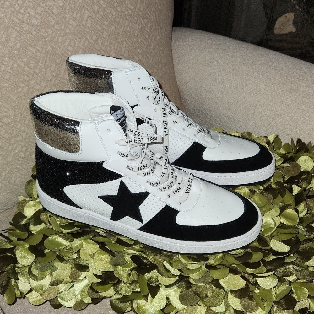 NWOB Vintage Havana White Leather w/Black Suede Trim High Tops  & Star-Size 11﻿﻿